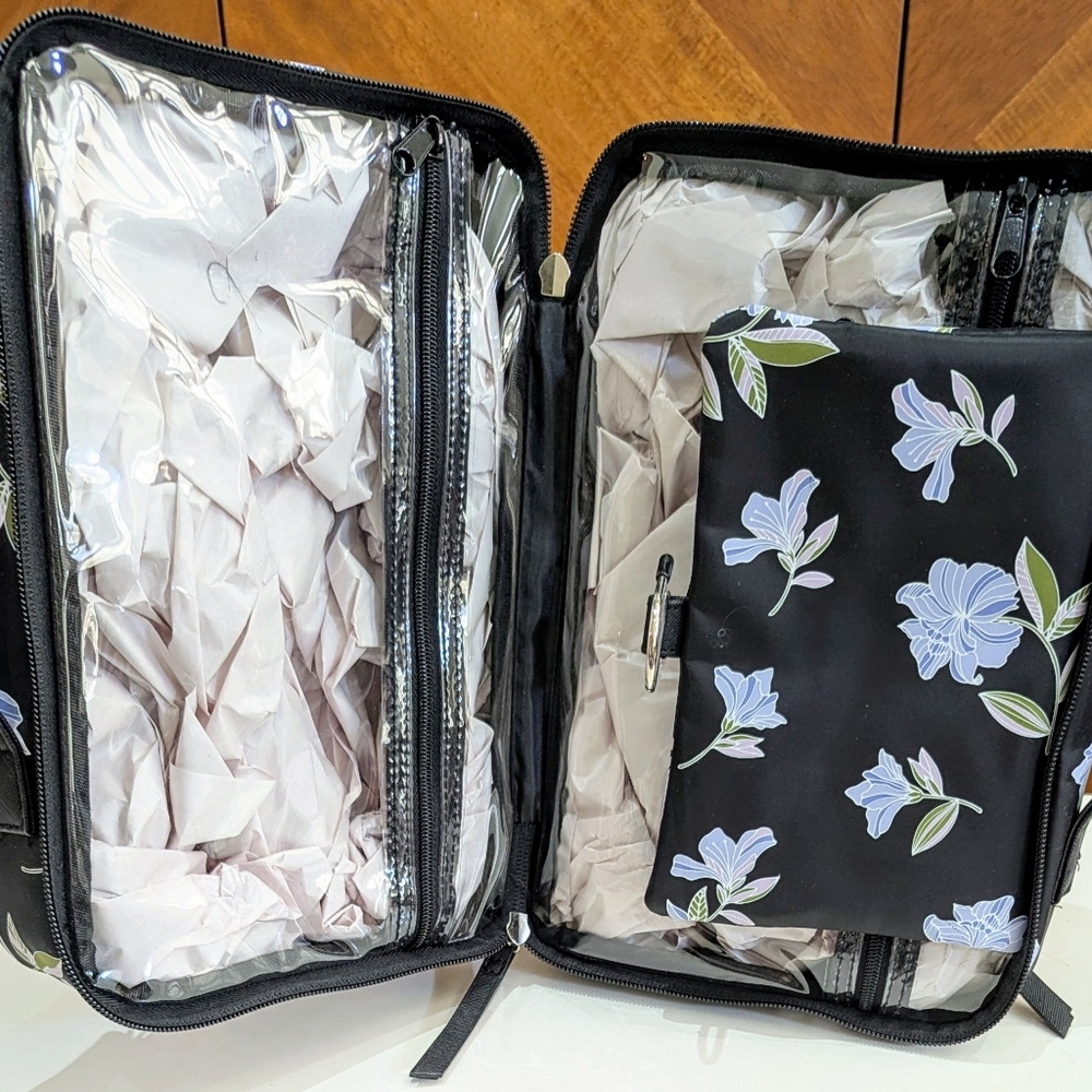 NWT Tender Love + Carry Toiletry Weekender Bag with Hanger Blue Flowers - Picture 3 of 3